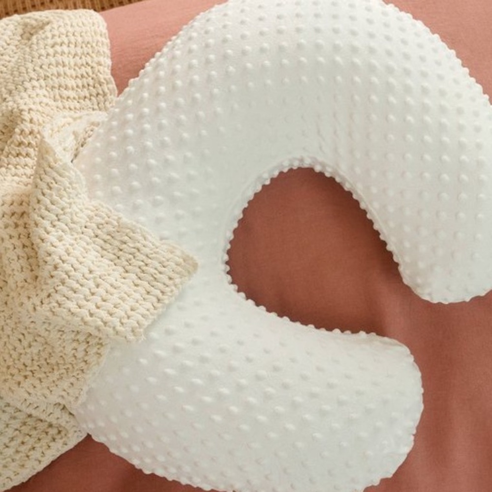 Munchkin Textured Nursing Pillow